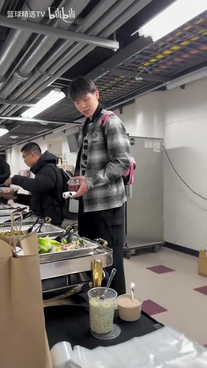 开云官网-杨瀚森赛后都吃什么？来看看开拓者&amp;湖人&amp;掘金三队的赛后餐